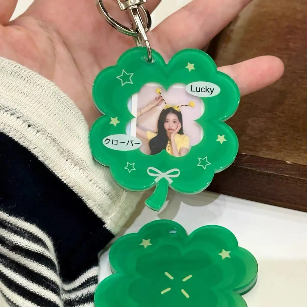 

HOT Student One Inch ID Photo Decoration Pendant Keychain Four-leaf Clover Card Cover Trendy K-Pop Star Photo Card Holder INS