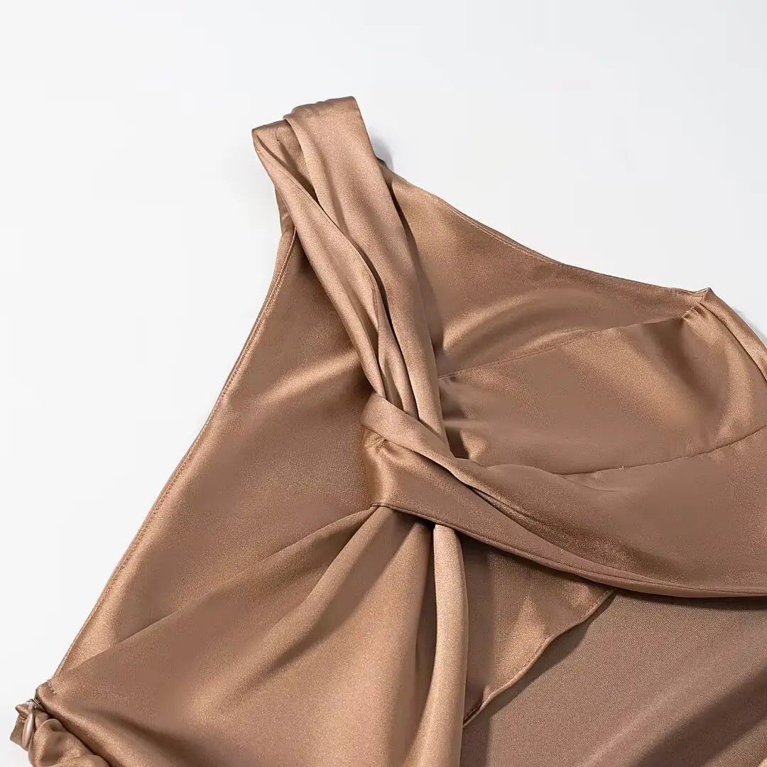 Sukienka satynowa KONDALA na przyjęcie świąteczne, długa, z jednym ramiączkiem, asymetryczna, dopasowana, elegancka sukienka damska na kolację, moda 2025.