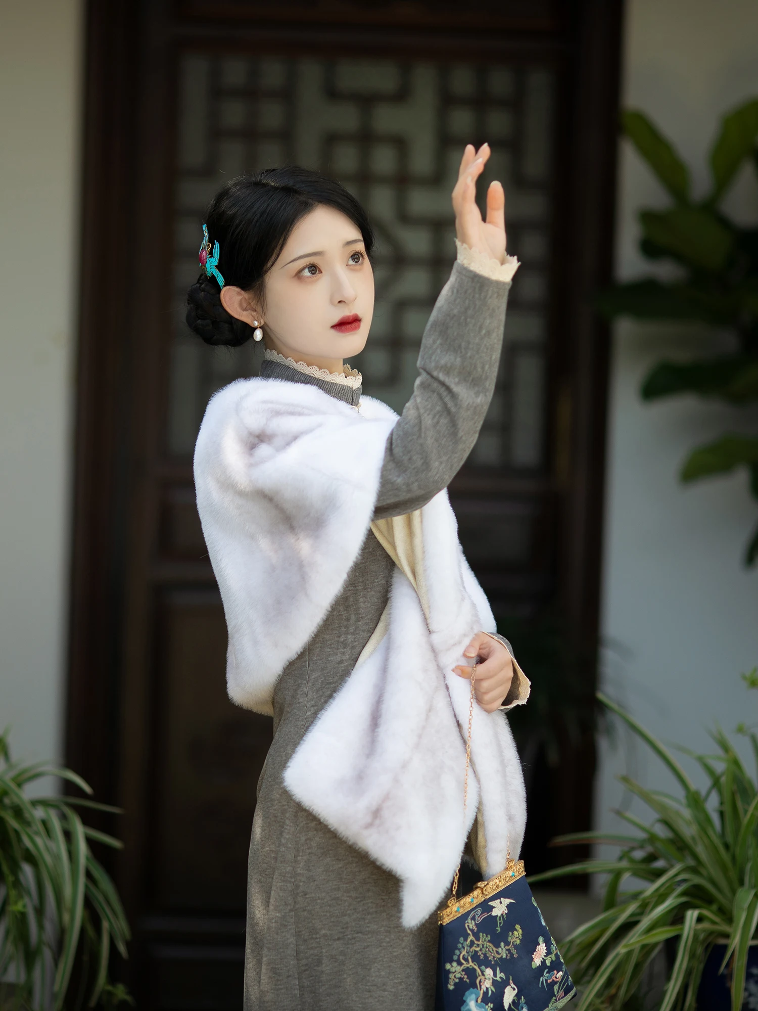 

Retro Sle Knitted Dr with Lace Trim Long Sve Stand Collar in Polyester Viscose And Spandex for Women