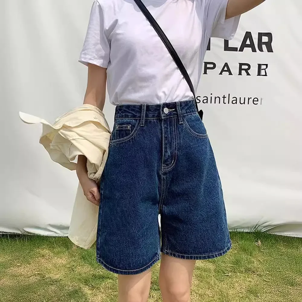 Pantaloncini di jeans a gamba dritta larghi estivi 2024 Pantaloni casual a cinque pezzi versatili a vita media con marchio alla moda stile coreano