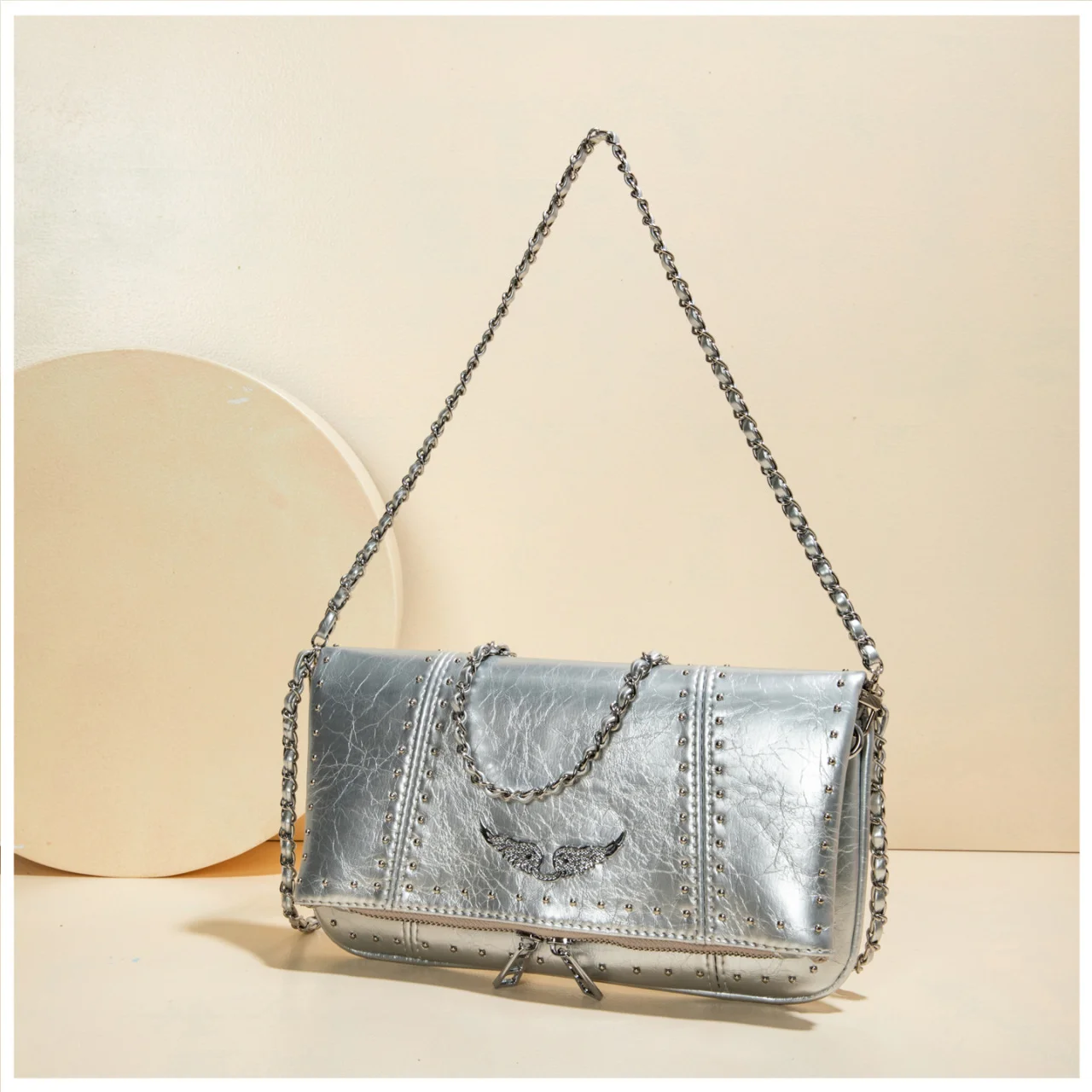 Bolso Bandolera Tipo Sobre Pequeño para Mujer 2026, Bolso de Hombro Casual de Cuero Encerado Negro Suave con Cadena de Remaches Plateados