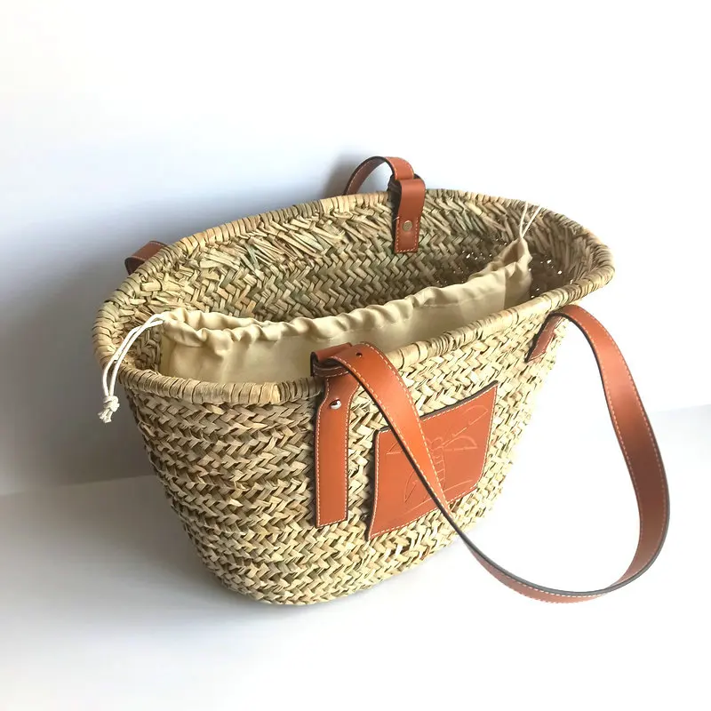 Female Vacation Photo Bag Handmade Straw Woven Bag European Style Triangular Grass Handbag Beach Bag Women\'s Decorative Bag