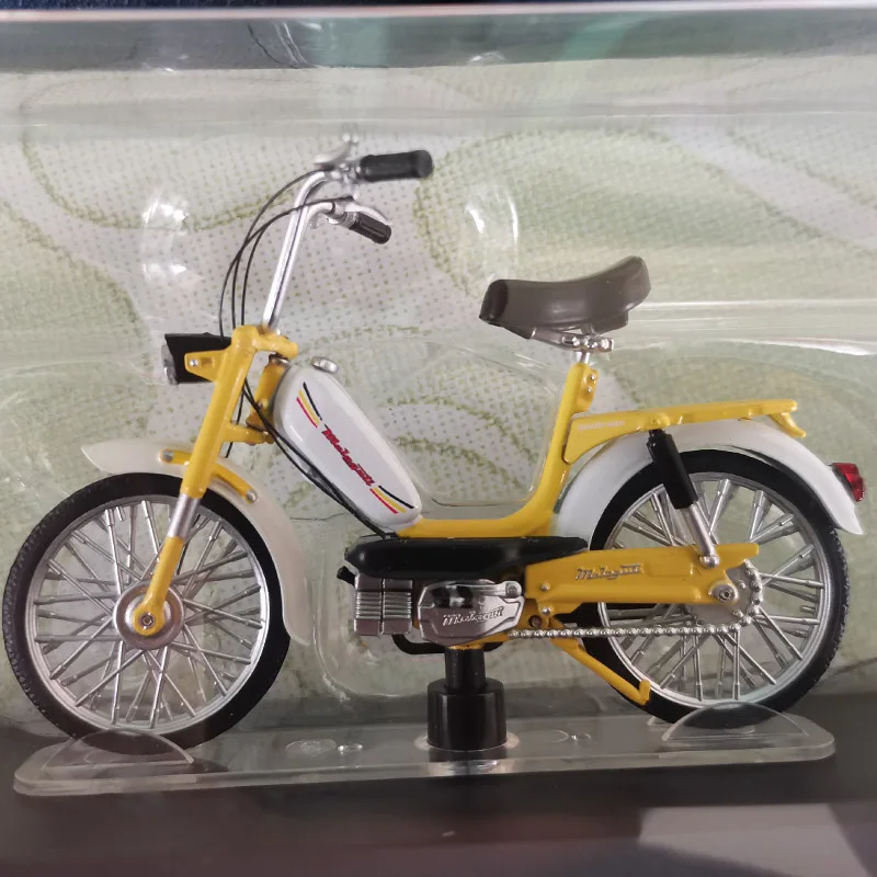 LEO 1/18 Mini Scale Atlas Malaguti Quattrotto Moped Bike Model Motorcycle Diecast Scooter Toy Vehicles Miniatures Gift Yellow