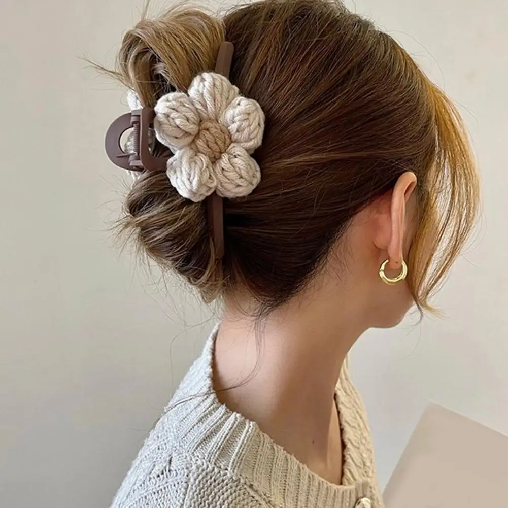 Fashion Elegant Women Non-Slip Frosted Large Hair Clip Headwear Bath Hair Barrette Knitting Flower Decor Styling Tool