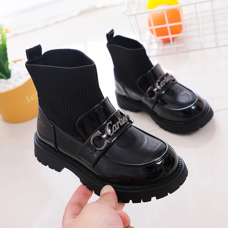 2023 Autumn New Girls Leather Boots Metal Chains Flying Woven Stitching Princess Boots Fashion Soft Sole Children Socks Shoes