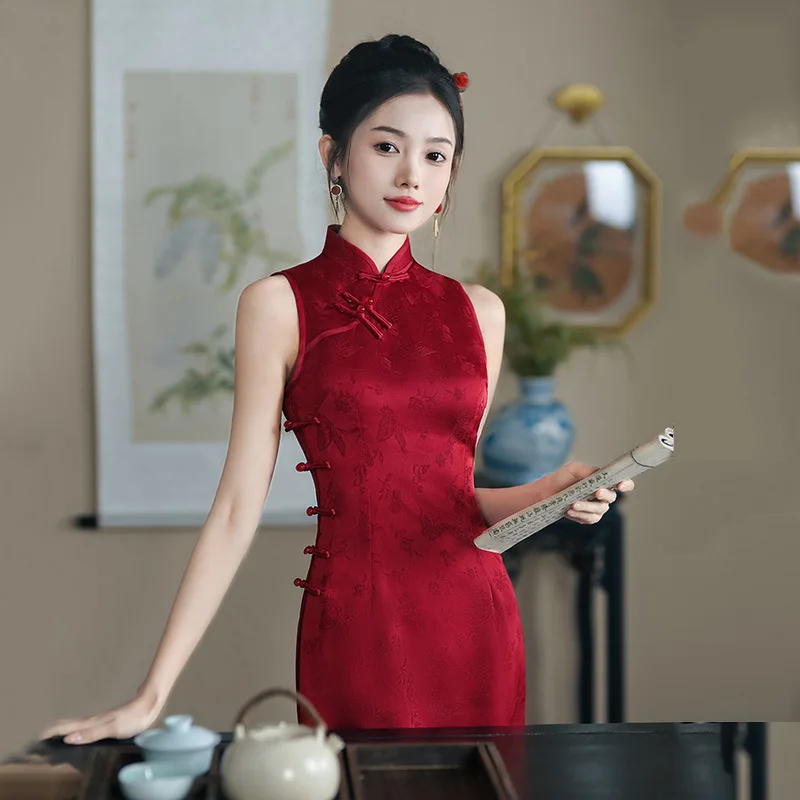 2024 New Women Chinese Tradition Long Cheongsam Sexy Young Girl Sleeveless Halter Dress Red Wedding Engagement Toast Qipao