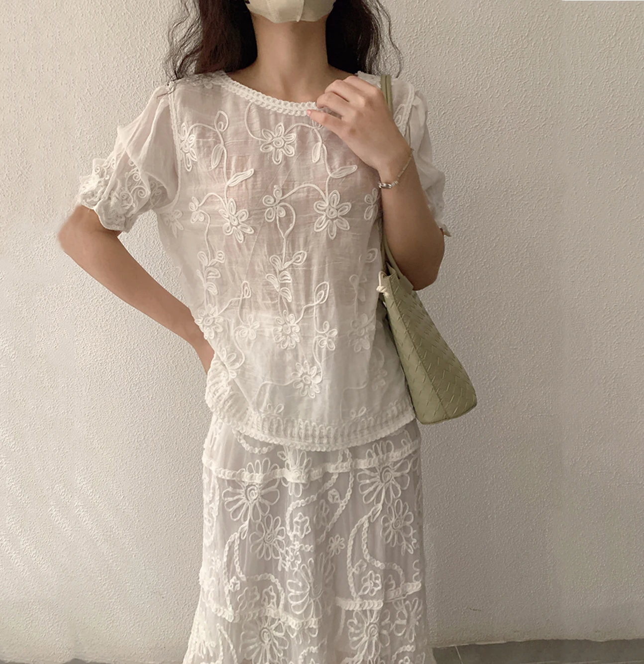 

Women's Summer Thin O-Neck Short Sleeve Hooked Flower Top+Elastic Waist Mid-Length Lace Splice A-Line Skirt Two-Piece Set