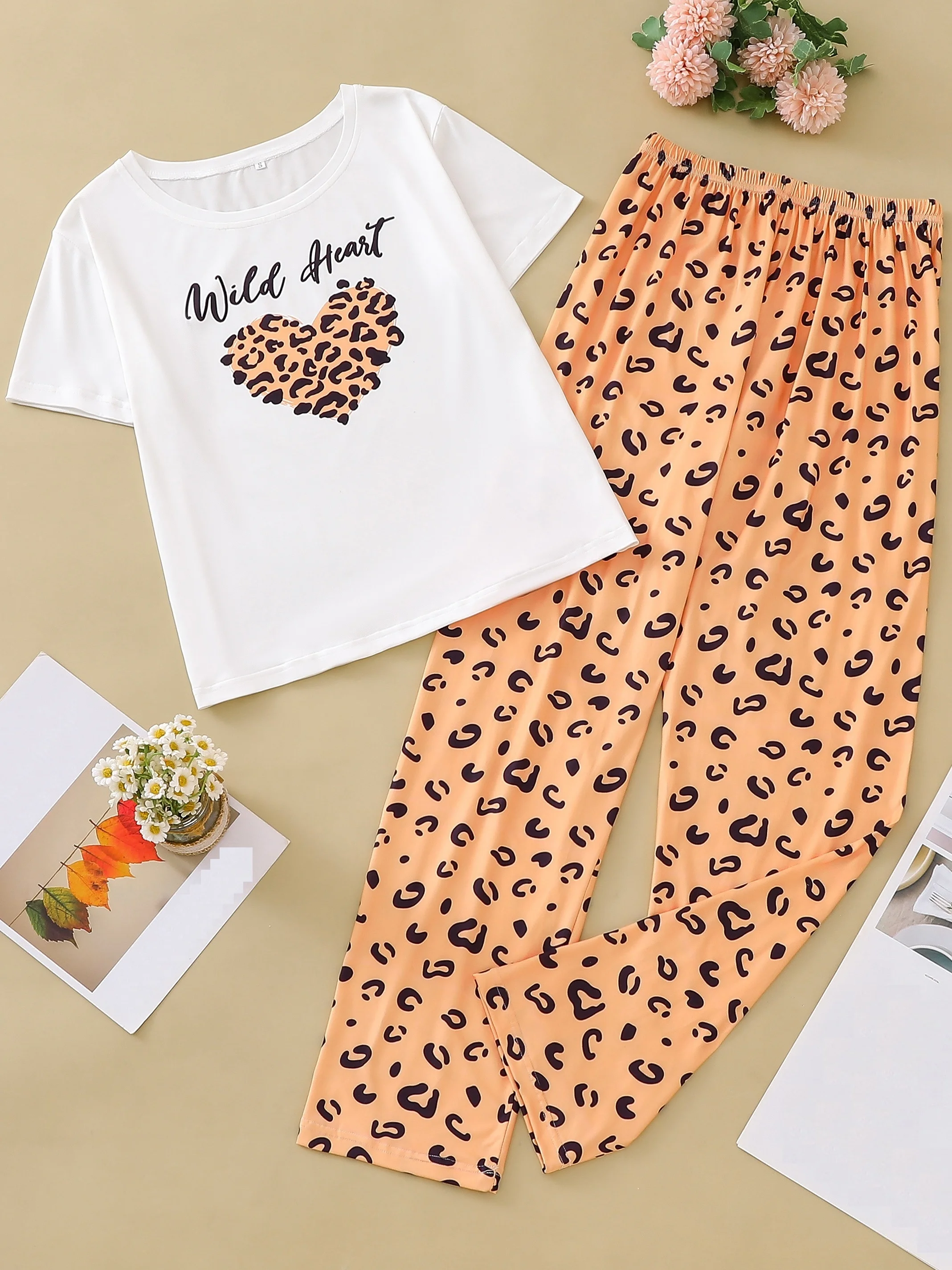 Leopard heart print pajama set for women Simple pullover round neck short-sleeved top and loose trousers Women\'s loungewear