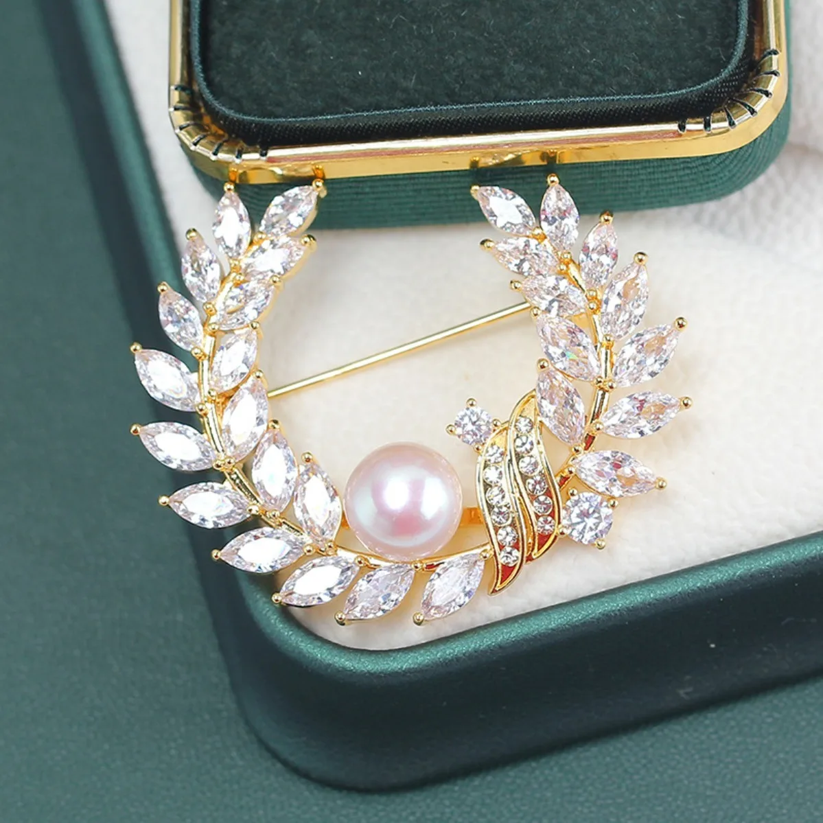 Brass Gold Plated Moon Brooch Blank, Micro Pave Zircon, Elegant Women DIY Pearl Corsage Accessory