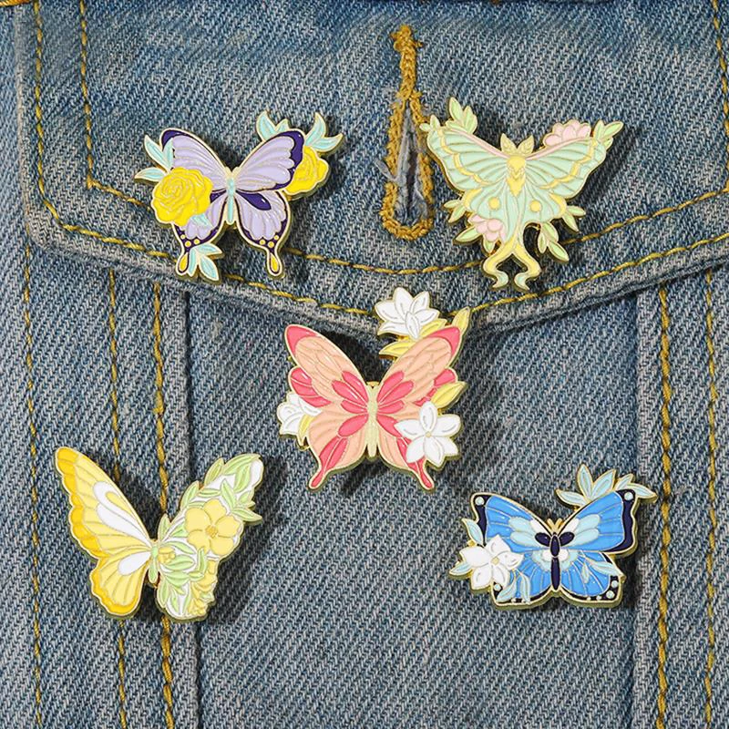 Actias Seleme Lapel Badges Animal Jewelry Gift for Kids Friends Floral Wings Butterfly Enamel Brooch Custom Insect Pines