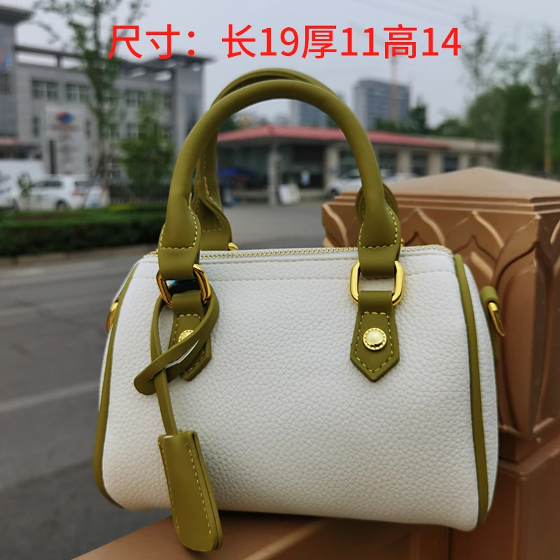 

Vintage Inspired Simple Crossbody Bag for Women with Trendy Letter Logo and Elegant Leather Fashionable