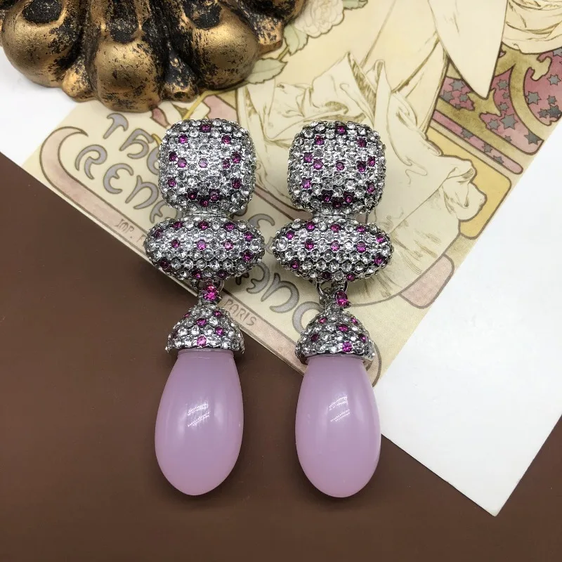 

Powder Crystal Water Droplets Burst Full of Diamond Stud Earrings, Court Style, Fashion and Elegance, Light Luxury Style Needle
