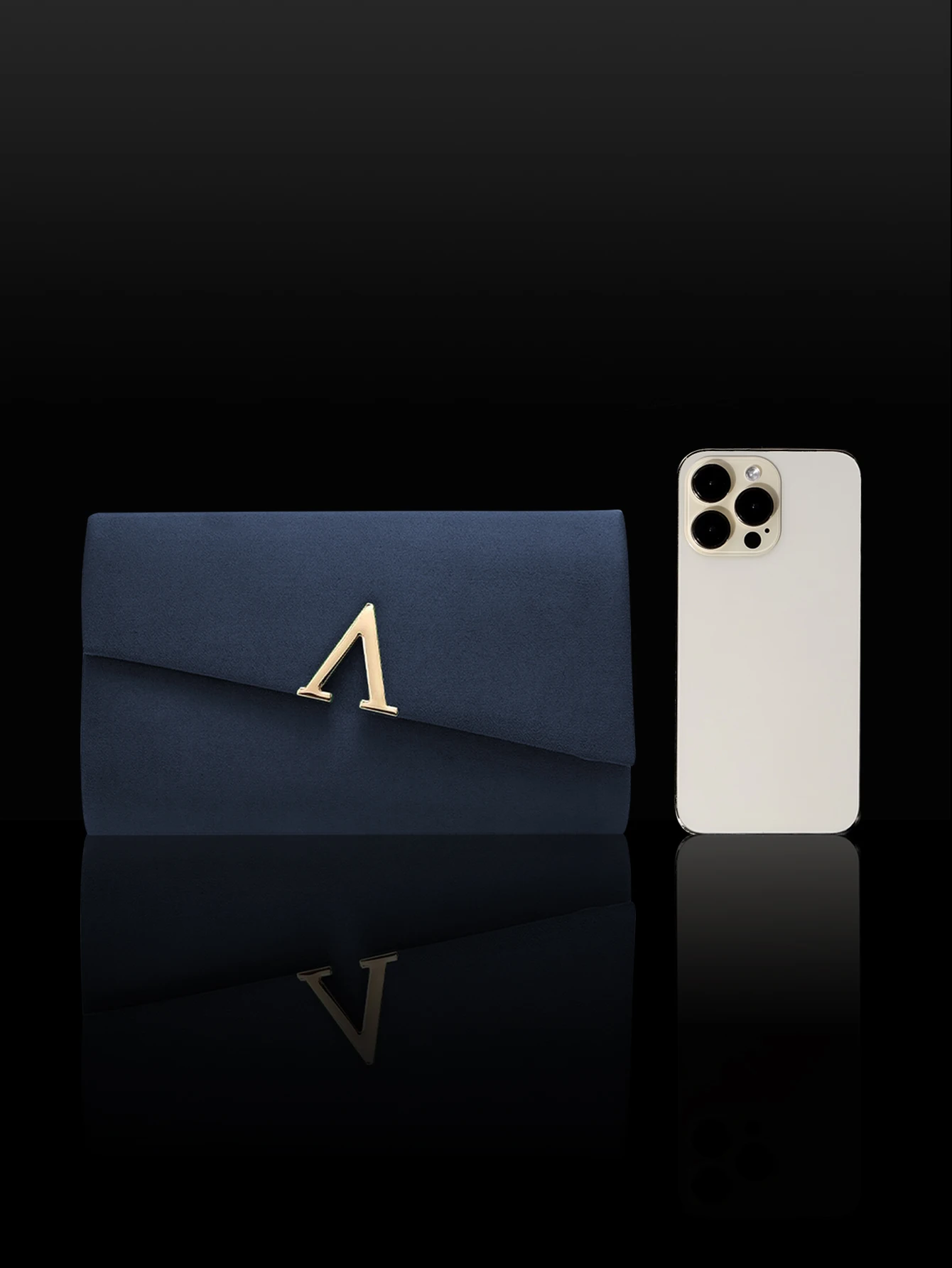 حقائب سهرة نسائية أنيقة بلون سادة وقوابض بغطاء قلاب، مقترنة بقلائد وأقراط وأساور، هدايا مثالية للحفلات