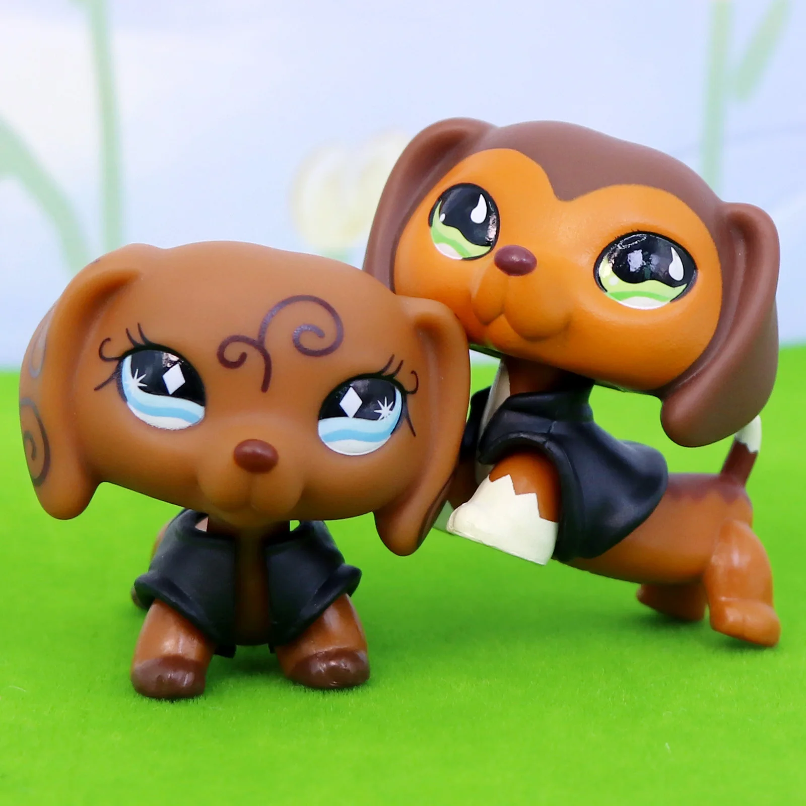 

2 pcs Minilpsshop Shop Bobble Head Toys Dachshund Chocolate Color Blue Eyes # 640 And Tawny # 675 Green Eyes Collection for lps