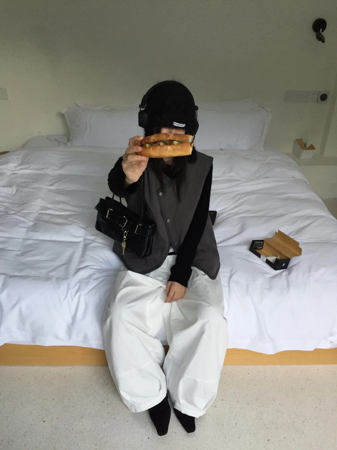 

Двусторонняя легкая жилетка-безрукавка с цветовыми блоками, простым дизайном, универсальная, базовая, с круглым вырезом, укороченная.