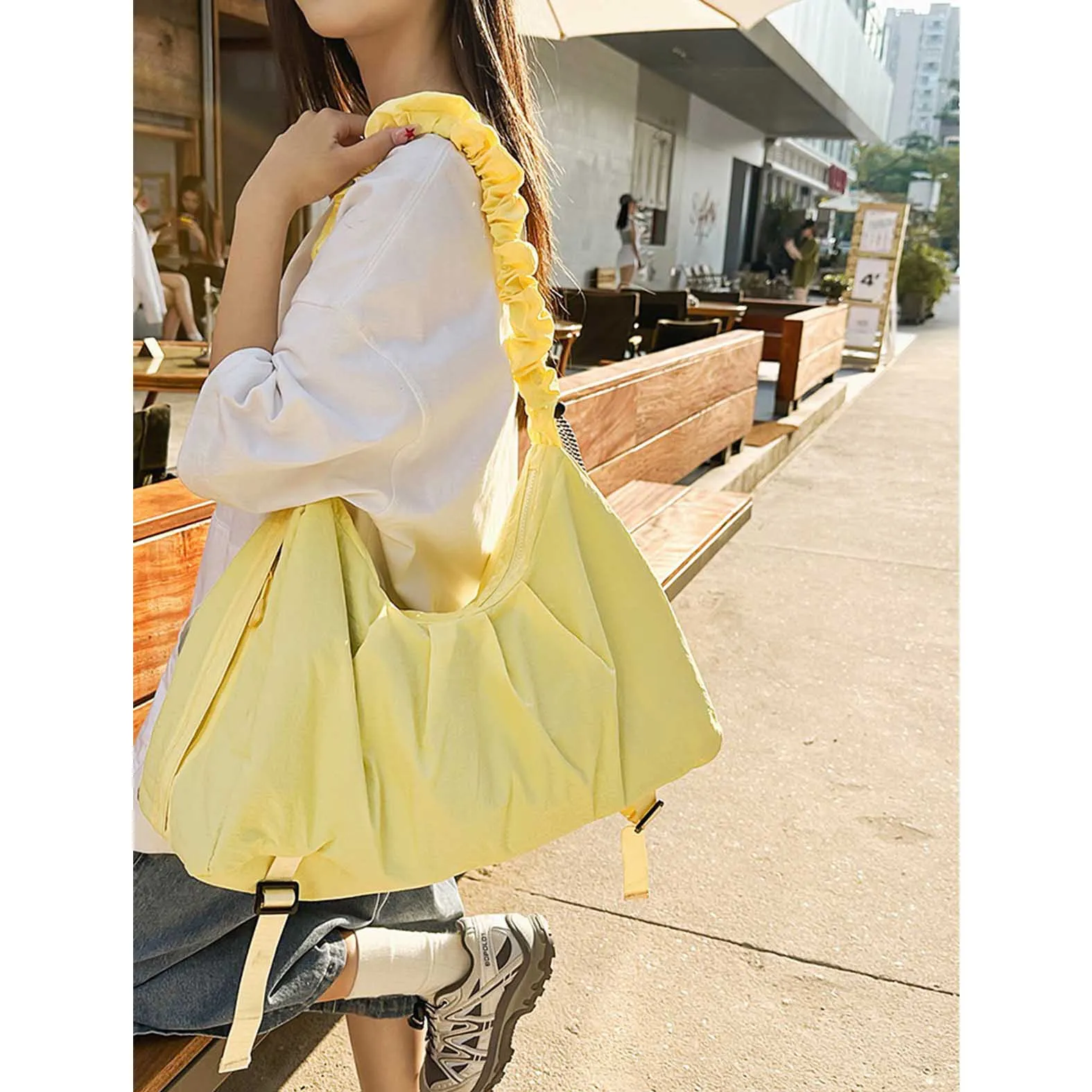 

2025 new fashionable couple bag, large capacity women's shoulder crossbody bag, casual unisex lightweight tote bag