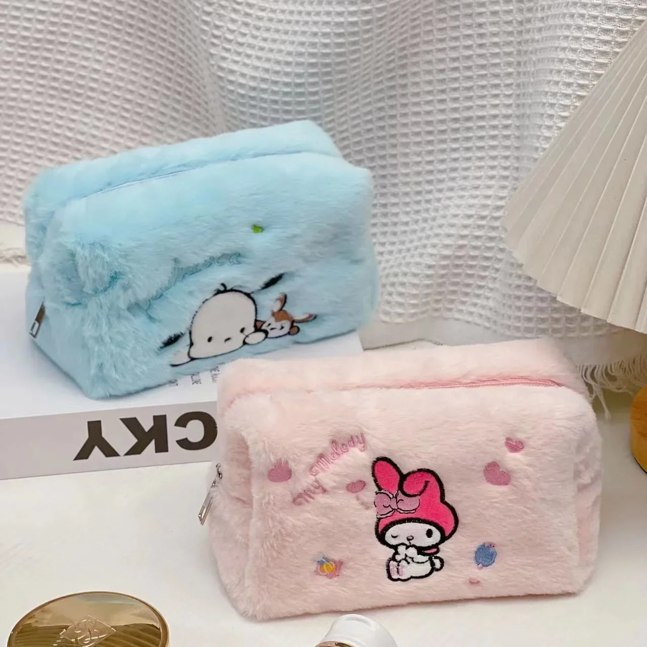 Sanrio Women\'s Makeup Bag Girl Cartoon Kulomi Cinnamoroll Plush Large Capacity Inner Layer Waterproof Zipper Stationery Storage