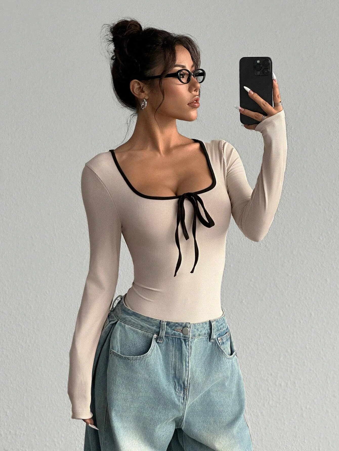 بدلة نسائية مثيرة برقبة على شكل حرف U مع فيونكة وأكمام طويلة غير رسمية بقصة ضيقة ومتماسكة من الضلع ملابس ربيع/خريفية