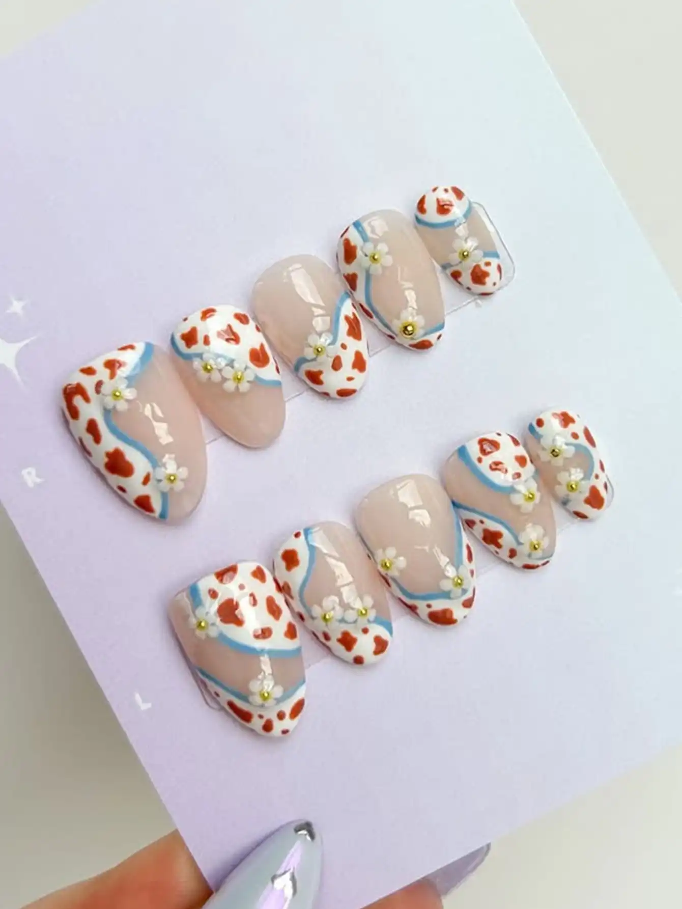 10-Piece Set of Orange-Red Leopard Print Small White Flower Press-On Nails, with Dynamic Light Blue Curves, Breaking the Monotony and Full of Vitality
