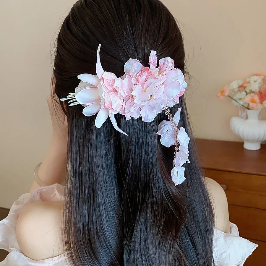 Vielseitige Romantische Künstliche Blumen-Haarspangen für Frauen, Frische Süße Blumencluster-Quasten-Haarklammern für Urlaub, Reisen und Fotoshootings M – Detail 18