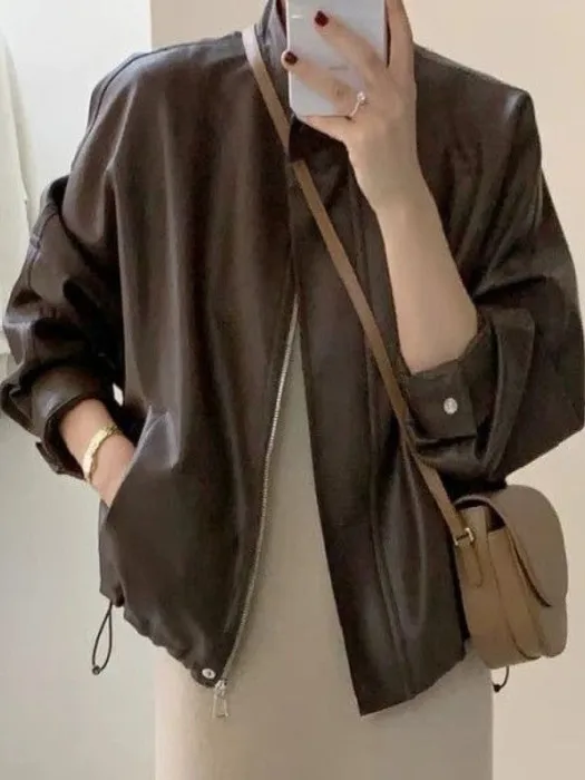 レトロなレッドブラウンレザーのスタンドカラーバイカーベスト、レディーススイートクールトップ、春秋PUレザーコート