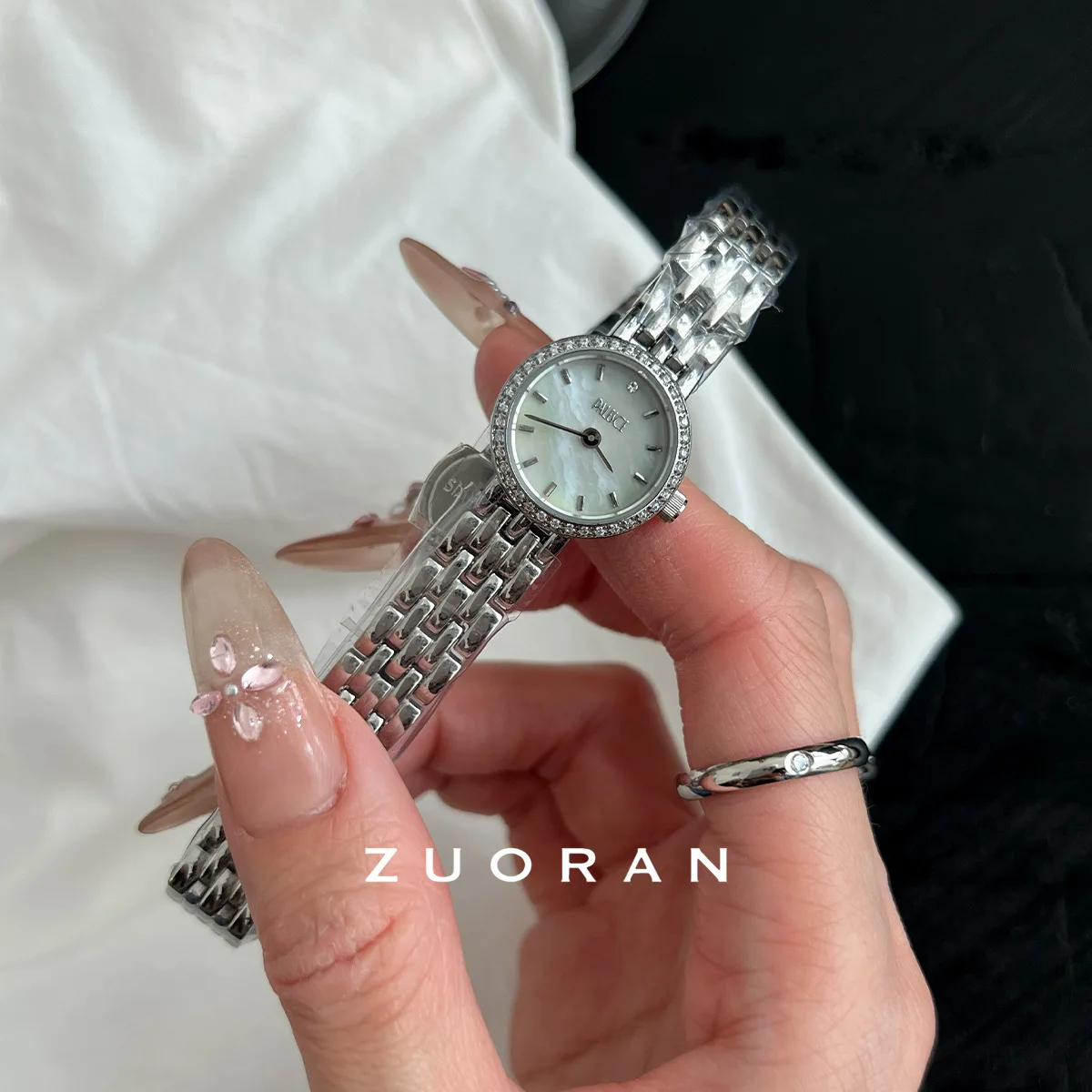 

New Stylish Quartz Watch HighValue New Small Dial Exquisite Women'S WatchElegant Women'S Watch, High-Quality Women'S Wristwatch.