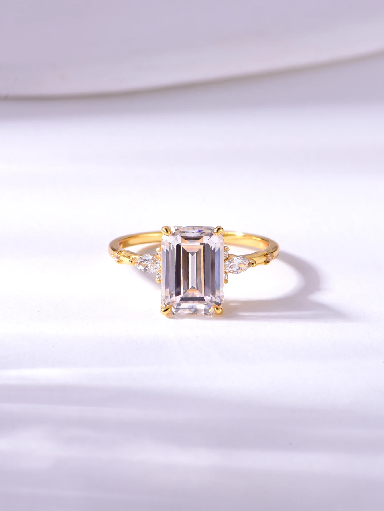 S925 خاتم فضي مستطيل مثمن 7*10 مللي متر 3.5CT مويسانيتي ، مجوهرات عالية الجودة ، عصرية ، مناسبة لتقديم الهدايا