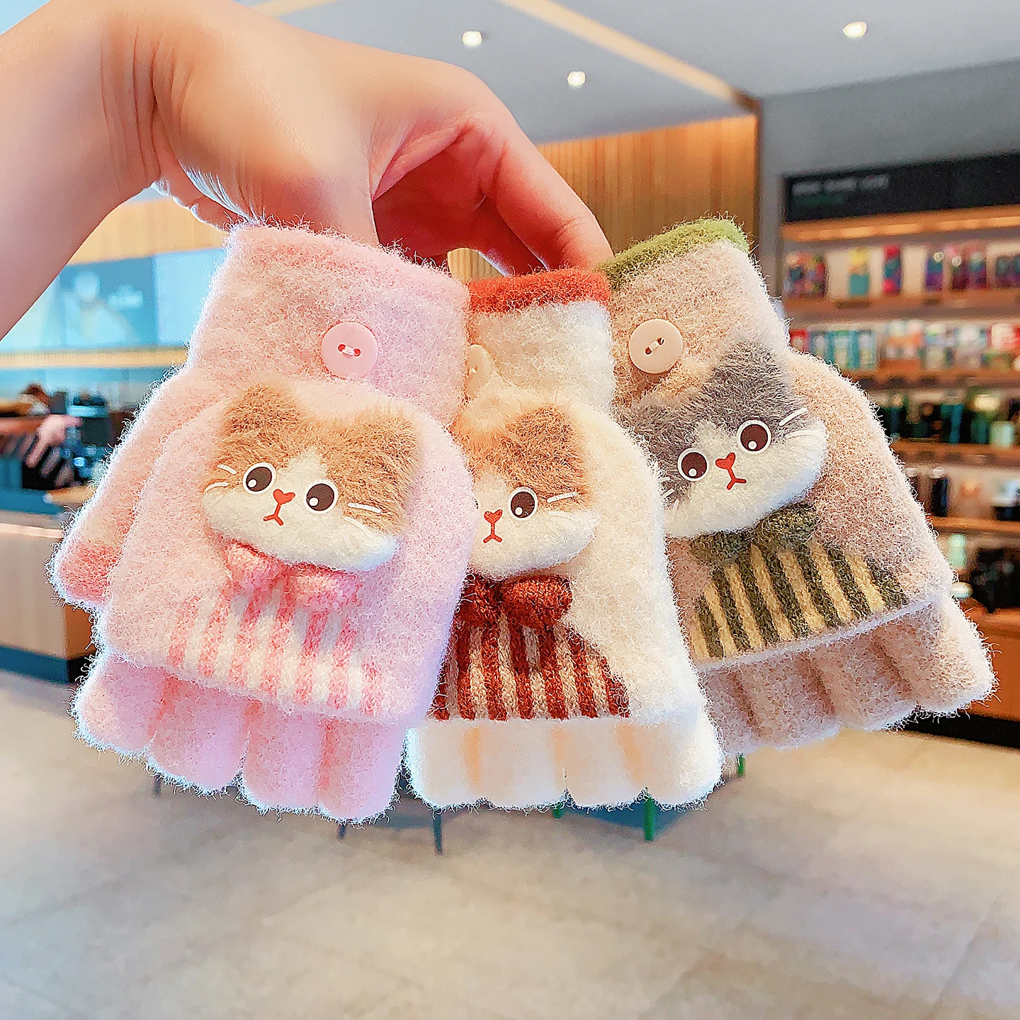 Koreanische niedliche Kinder-Plüsch-Handschuhe mit Cartoon-Katzenmuster und Schleife, 6-12 Jahre, warme Winter-Wickelhandschuhe mit halben Fingern zum Schreiben – Detail 7