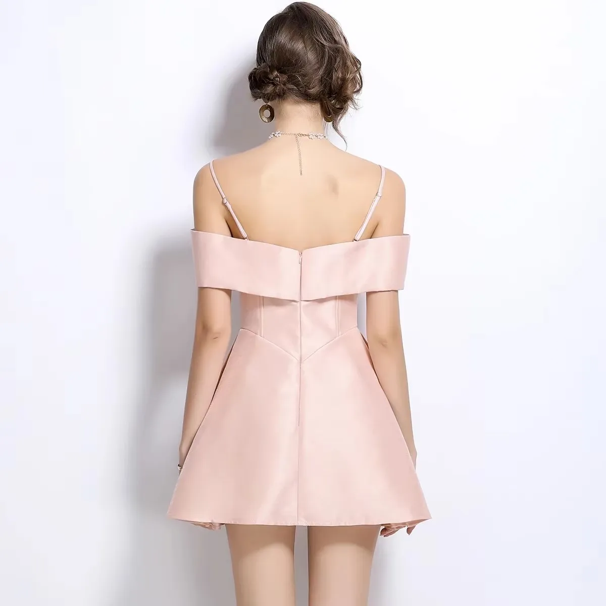 Fashion Design Sweet 3D Bowknot Strapless Halter Strapless Backless Satin Summer Dress Women Cute Mini Short Party Night Dresses