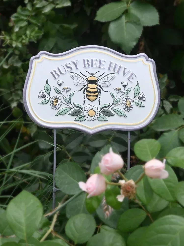 Bee Pattern Garden Card Insertion Metal Iron Art Retro Style Make Old Horticultural Plugin Outdoors Courtyard Decorate Ornament