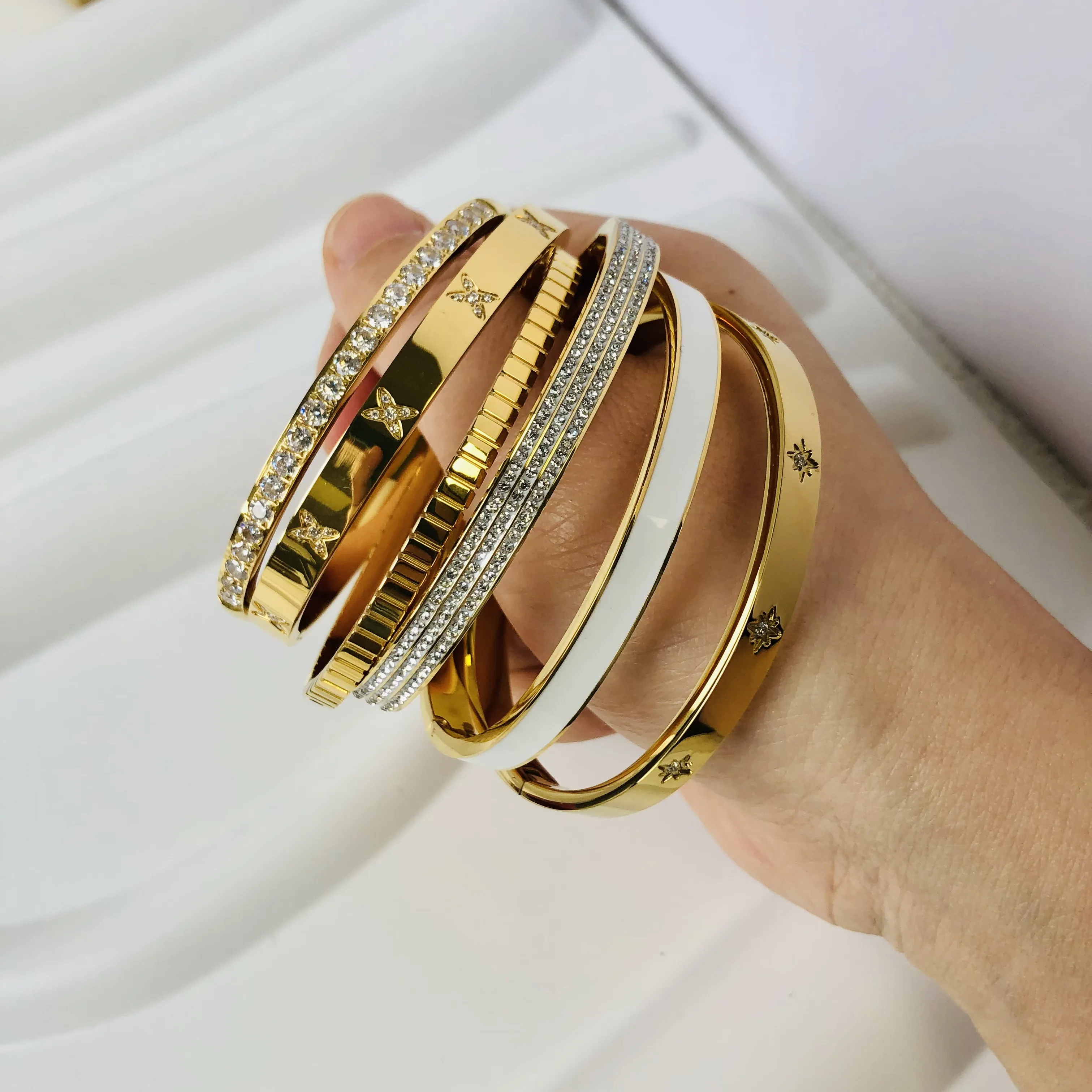 New Waterproof Cubic Zirconia Bangles Stainless Steel Bracelets 18K Gold Plated Jewelry for Women Factory Wholesales Customize