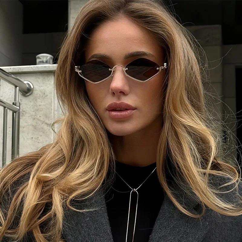 1 Stück Unisex-Modebrille – einzigartiger Halbrand aus Metall, reflektierende Kunststoffgläser, perfekt für Y2K- und festliche Outfits