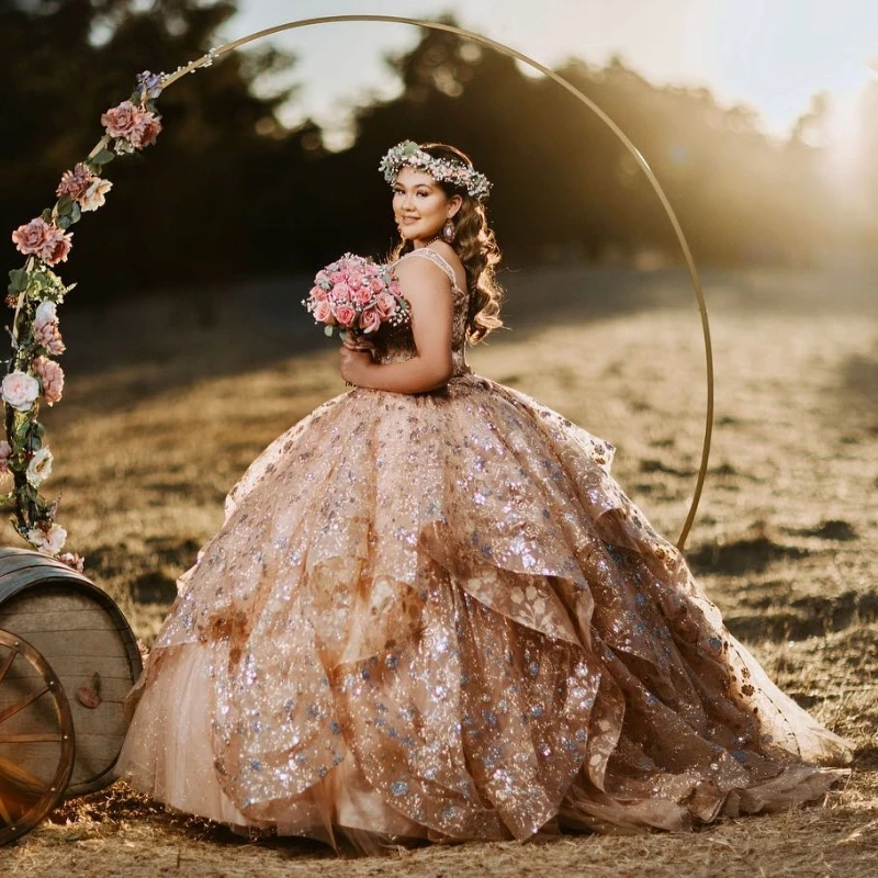 فستان Quinceanera مطرز بالذهب الوردي مخصص 2023 ثوب حفلة مزين بالخرز والترتر الحلو 16 فيستدو دي 15 أنوس YQD269