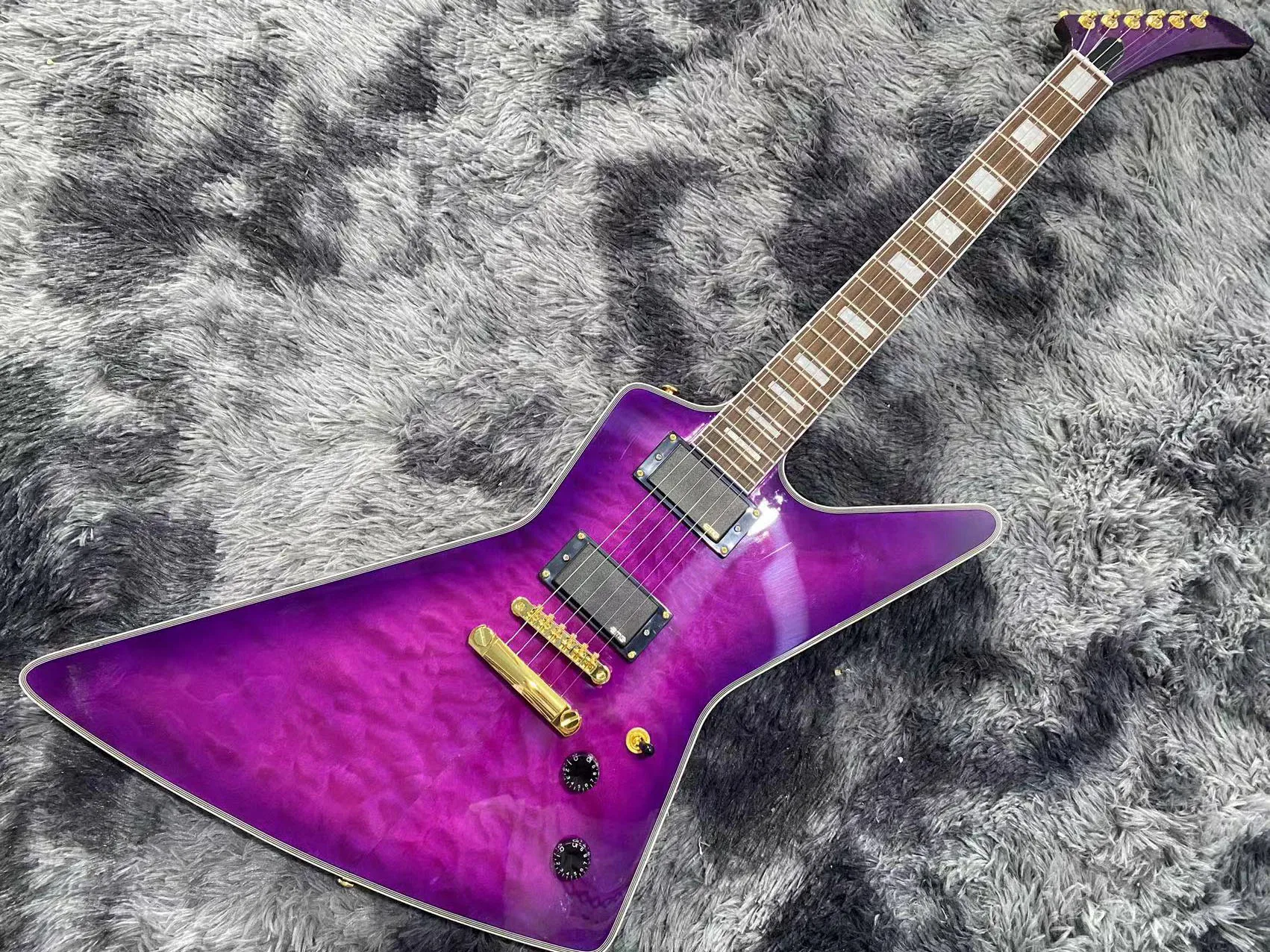 China electric guitar The purple color Goose type Tiger stripes Factory direct sales can be customized Free shipping