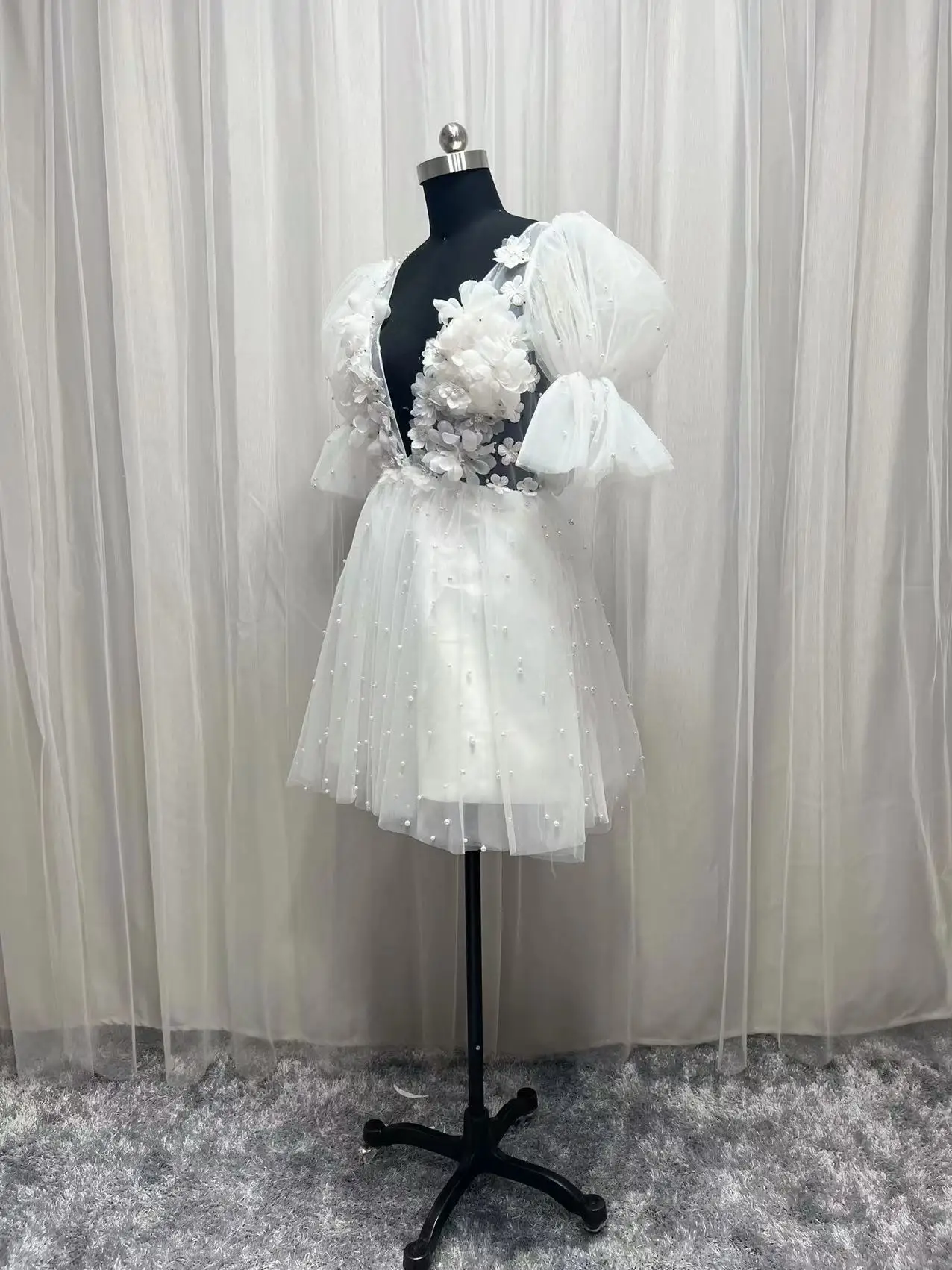 Personalizado foto real 2022 vestidos de casamento curtos com decote em v pérolas flores mini vestido de noiva sexy sem costas vestidos de casamento formais