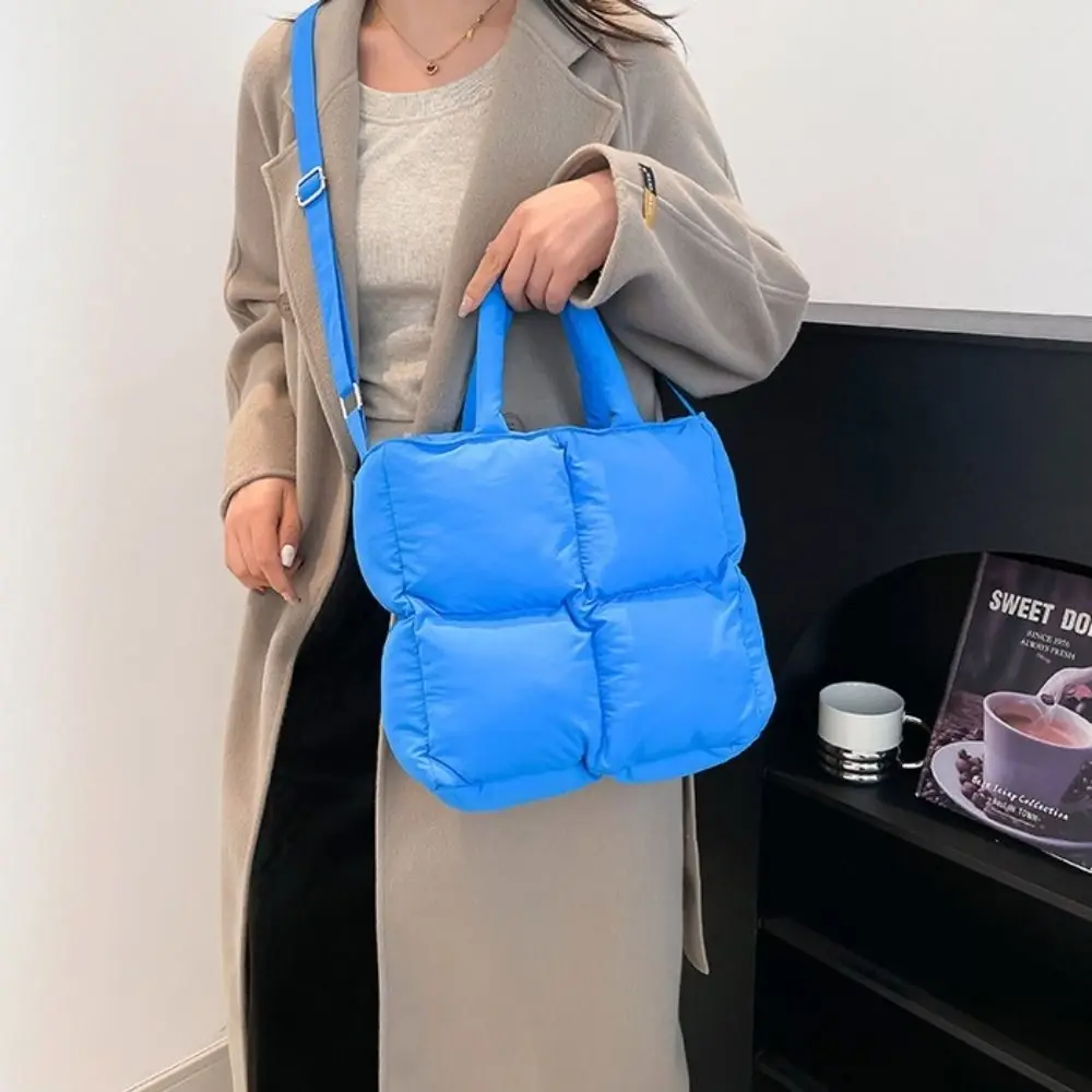 Borsa tote casual imbottita di grande capacità per donna Borsa a tracolla gonfia INS alla moda con tracolla regolabile Borsa da lavoro imbottita morbida