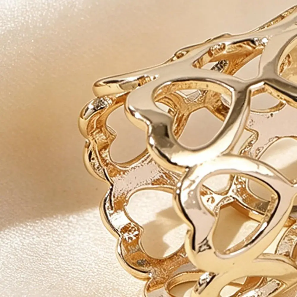 One Hand Scarf Fastener Hollow Out Love Scarf Buckle Women Silk Scarf Clip Fashion Ring Wrap Holder Clamp for Hair Accessory Bag