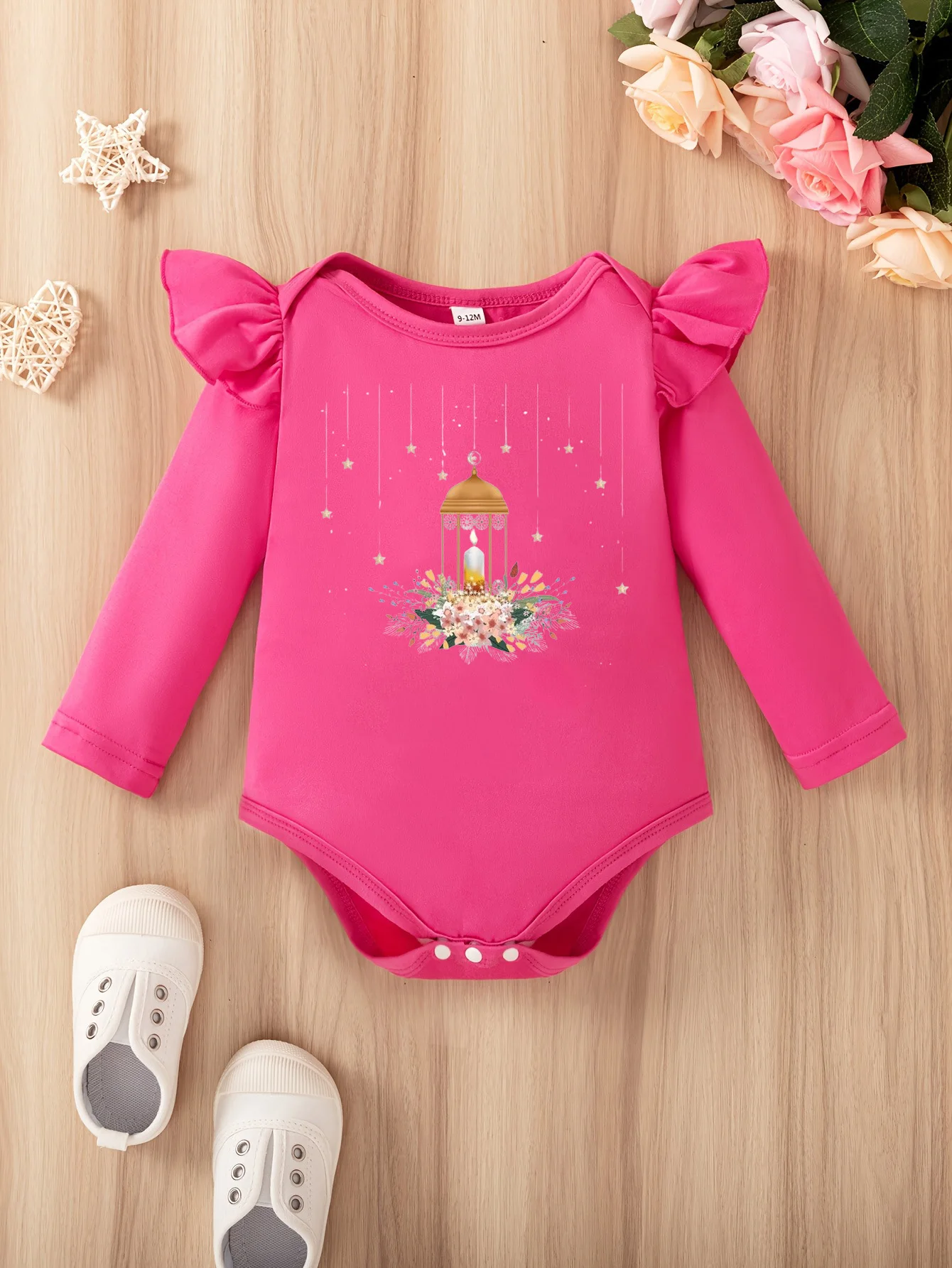 

Привлекательный комбинезон цвета фуксии: золотой фонарь — милый наряд для ребенка Рамадана