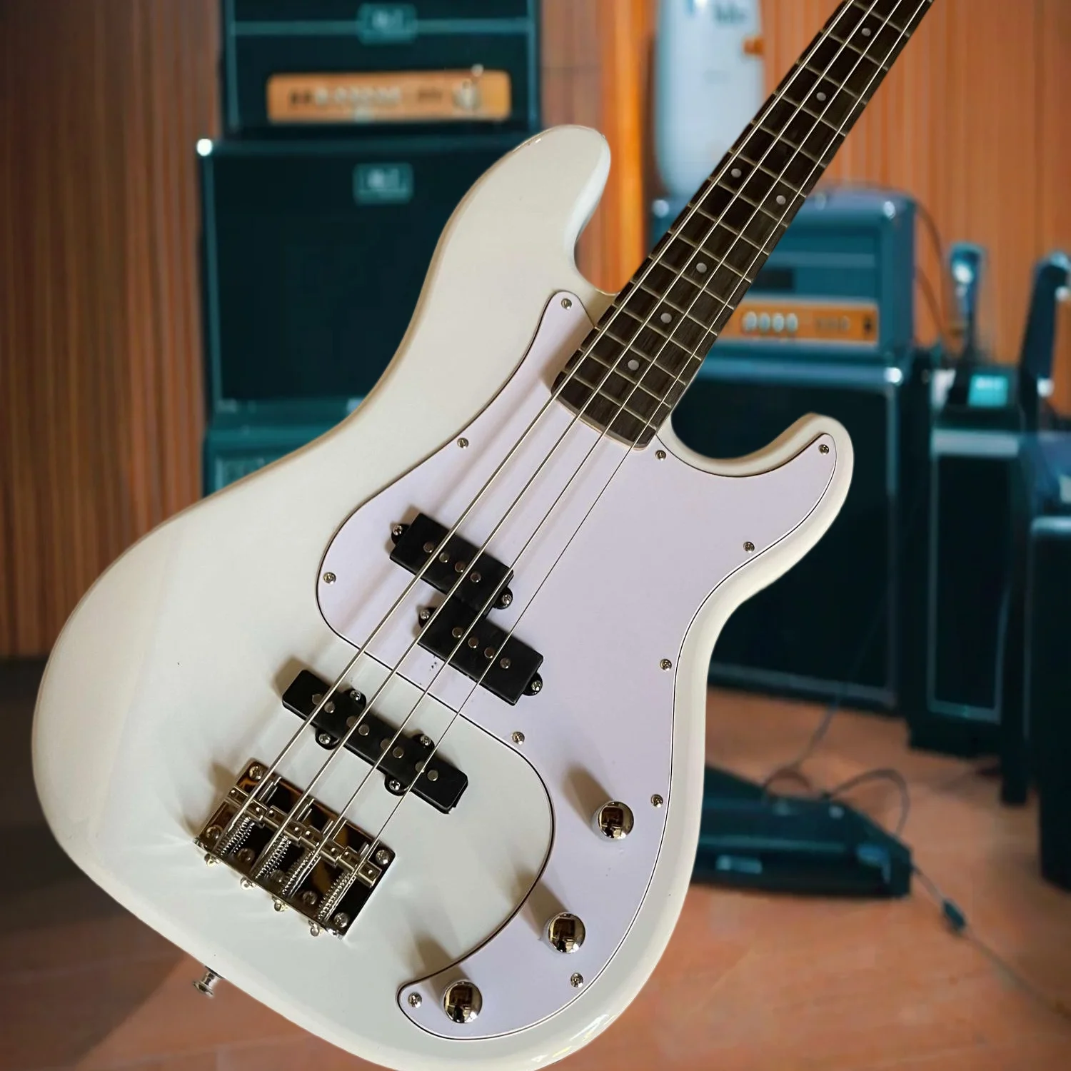 2026 Hot White P-Bass 4 String Electric Black Bass Dot Fingerboard Inlays  Smooth Soft Unparalleled Bass