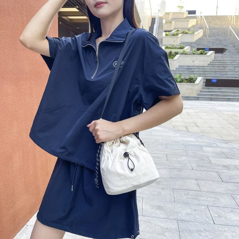 حقيبة يد نسائية مصنوعة من الجلد المخملي تتميز بمظهر يومي أنيق ومتين وواسع وناعم ومكرر