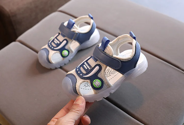 2026 LED Leuchtende Kleinkinderschuhe | Cartoon-Cowboy-Sandalen & -Hausschuhe mit weicher Sohle, Unisex-Sommerschuhe für Kinder – Detail 5