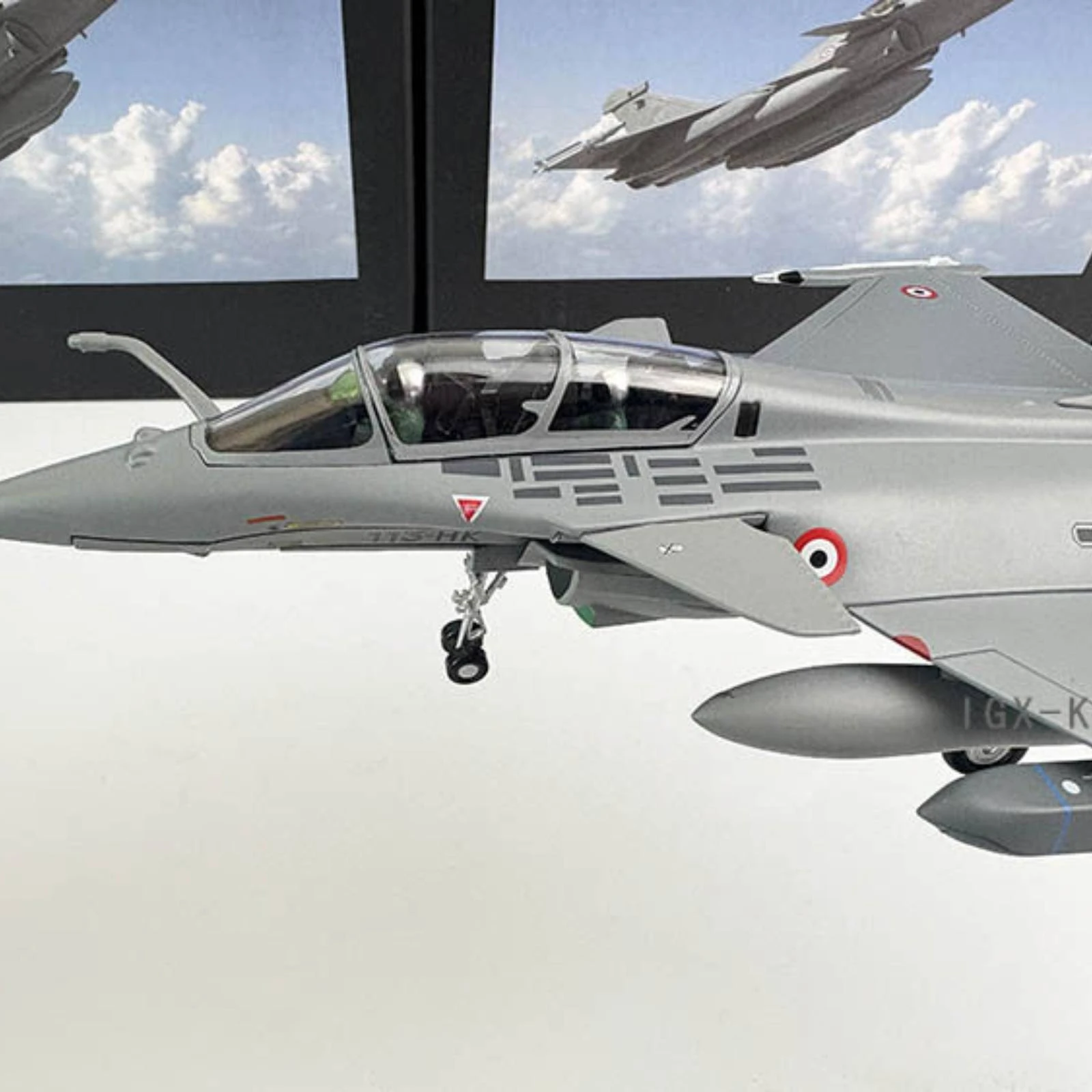 Rafale Model Aircraft Detailed Aircraft Model with Stand Realistic High-Quality for Collectors, Office Decor, Bookshelf