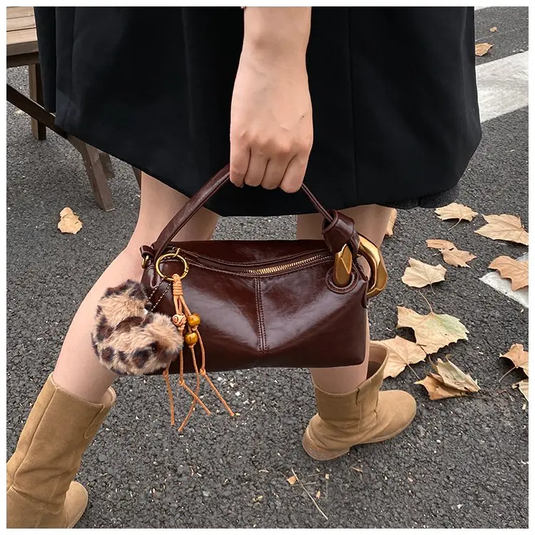 Nowa torba typu tote na rok 2025, model 2526, modna, prosta, niszowa, uniwersalna, codzienna, z temperamentem, wyszukana torba na ramię.