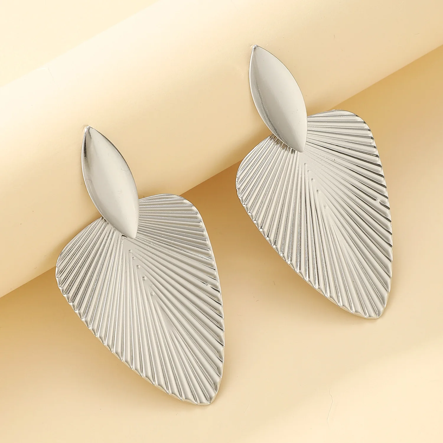 Advanced Metal Textured Leaf Pendant Big Earrings Women's Exaggerated Fashion Party Jewelry Gold Color Geometry Drop Earring
