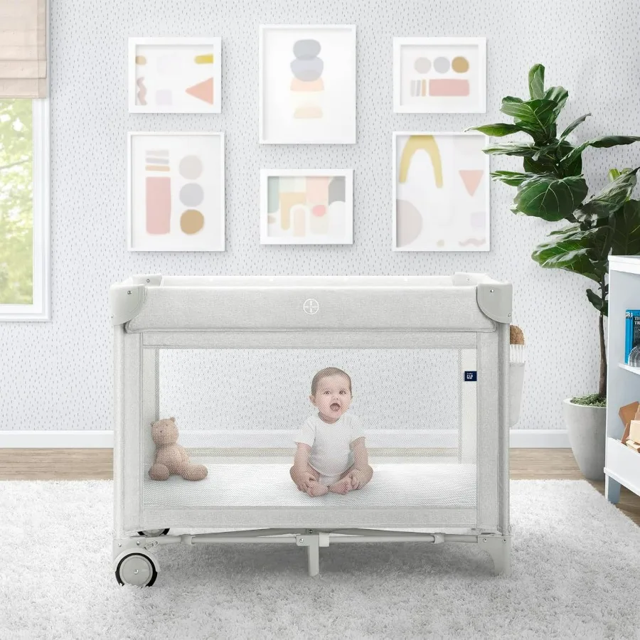 GAP babyGap Deluxe Play Yard خطوط رمادية