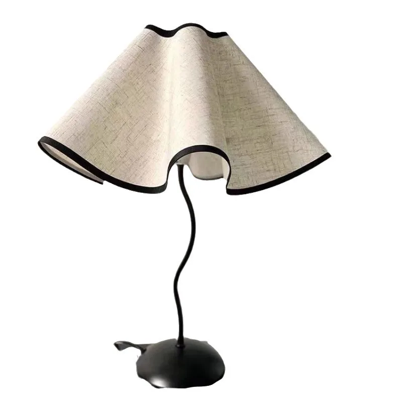 

Retro desk lamp, bedroom bedside petals simple girl warm French bedside night lamp