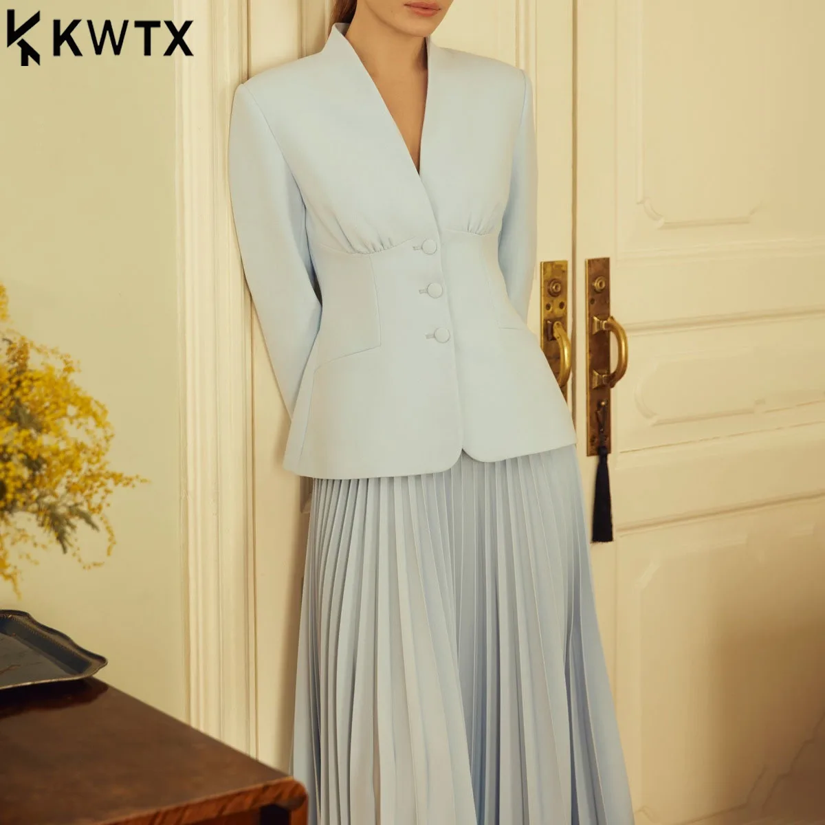 

KWTX Women’s Two Piece Set V-Neck Blazer Top Pleated Skirt Elegant Chic Design Party Office Street Style Spring Summer 2025