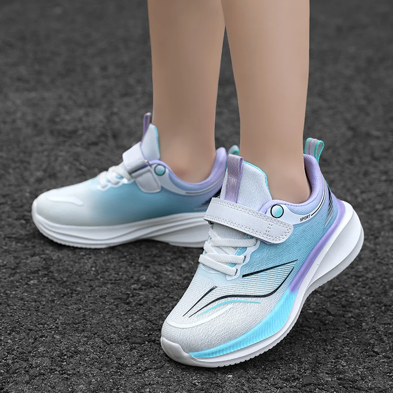 أحذية الجري للأطفال أحذية تدريب رياضية غير قابلة للانزلاق قابلة للتنفس في الهواء الطلق للأولاد والبنات أحذية رياضية كاجوال شبكية برباط للمشي