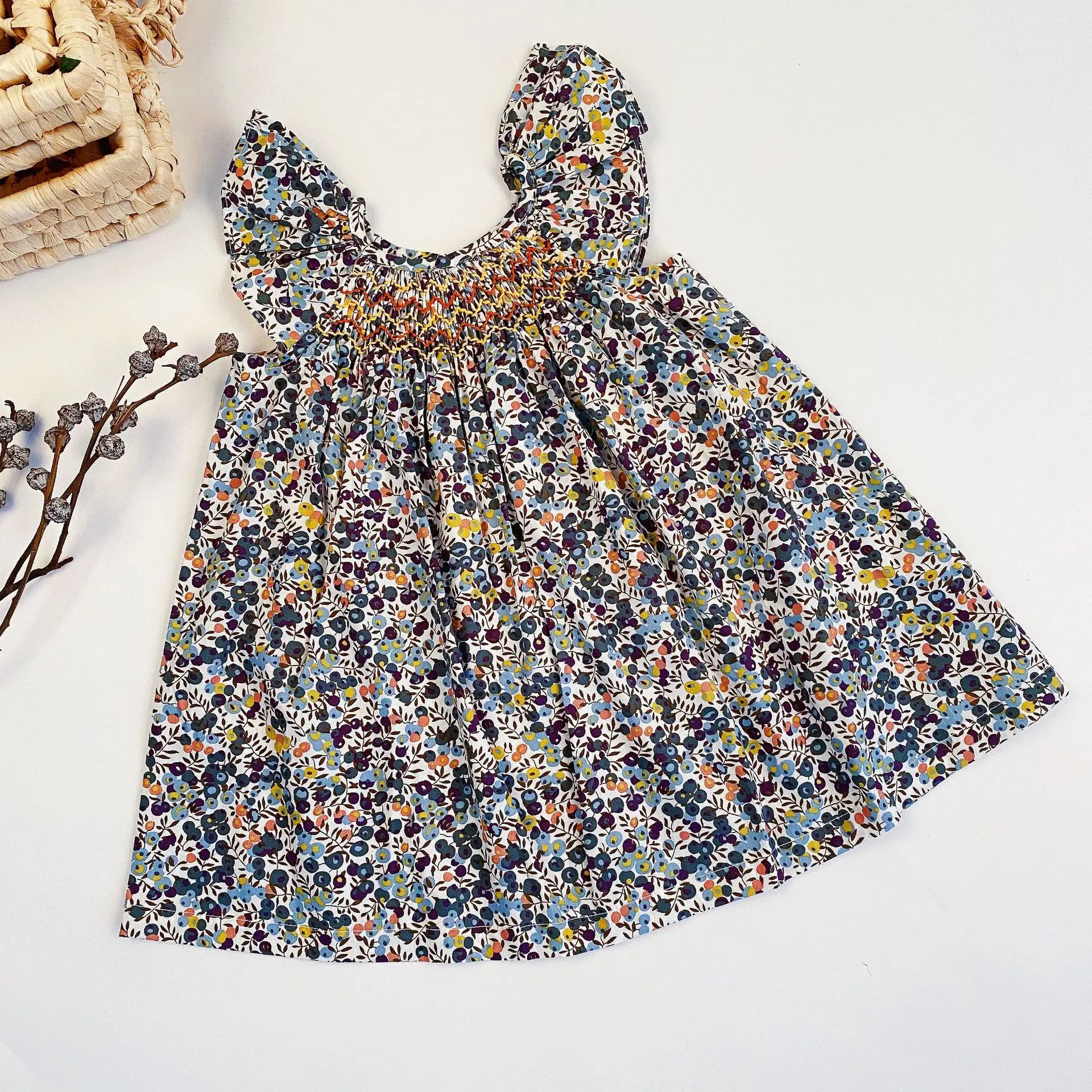 Abito estivo con gilet Smocked floreale per ragazze abiti da bambino in stile europeo abito da spiaggia per bambini in morbido cotone traspirante