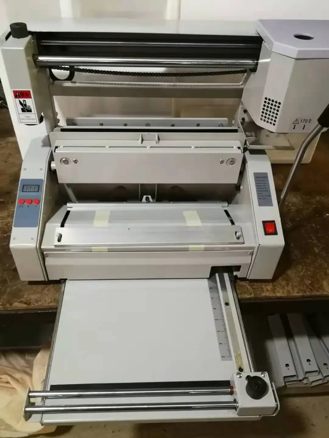 Apparatuur A4+ Desktop Lijmbindmachine met inkeping C30 met lage prijs